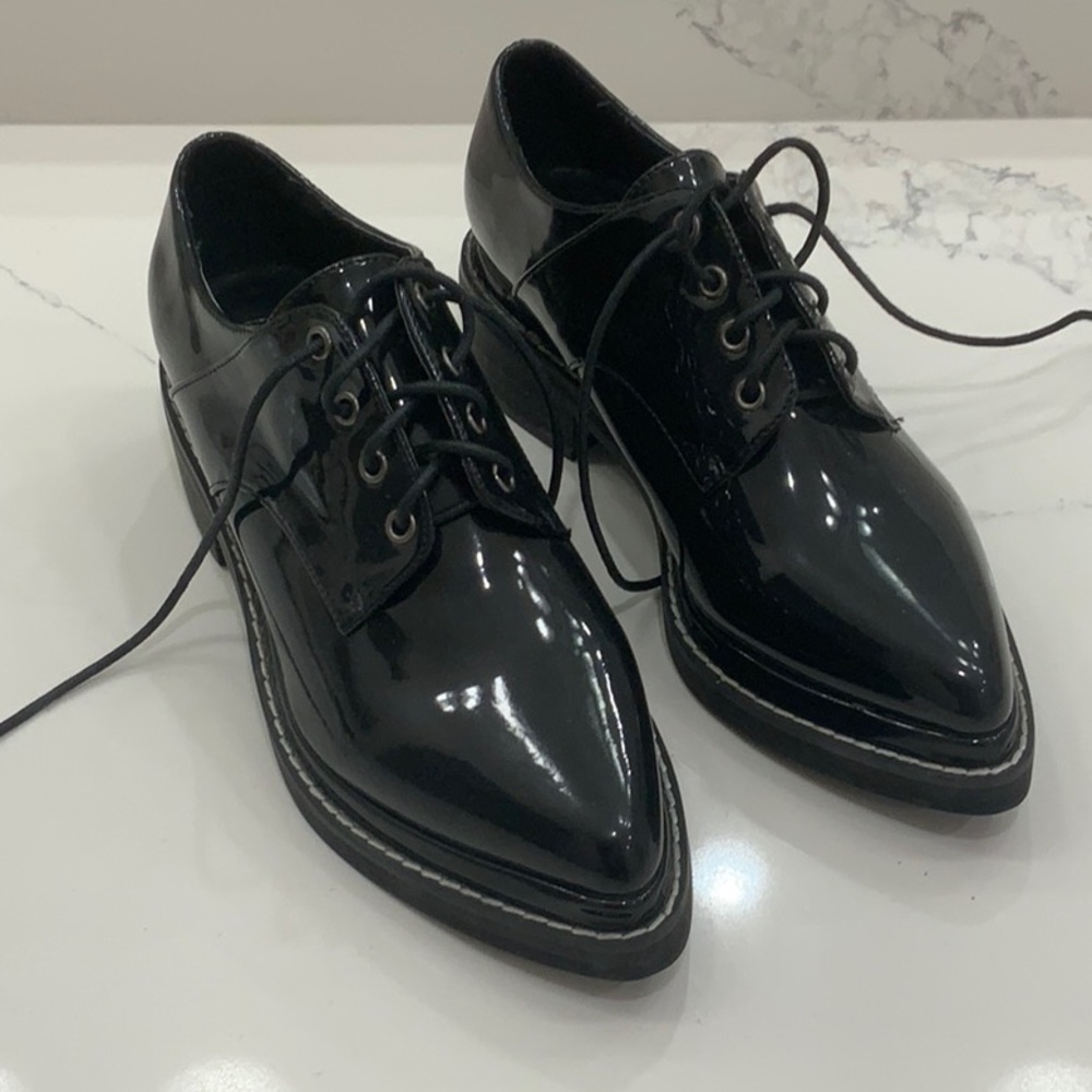 Black Patent pointy toe Oxford shoes